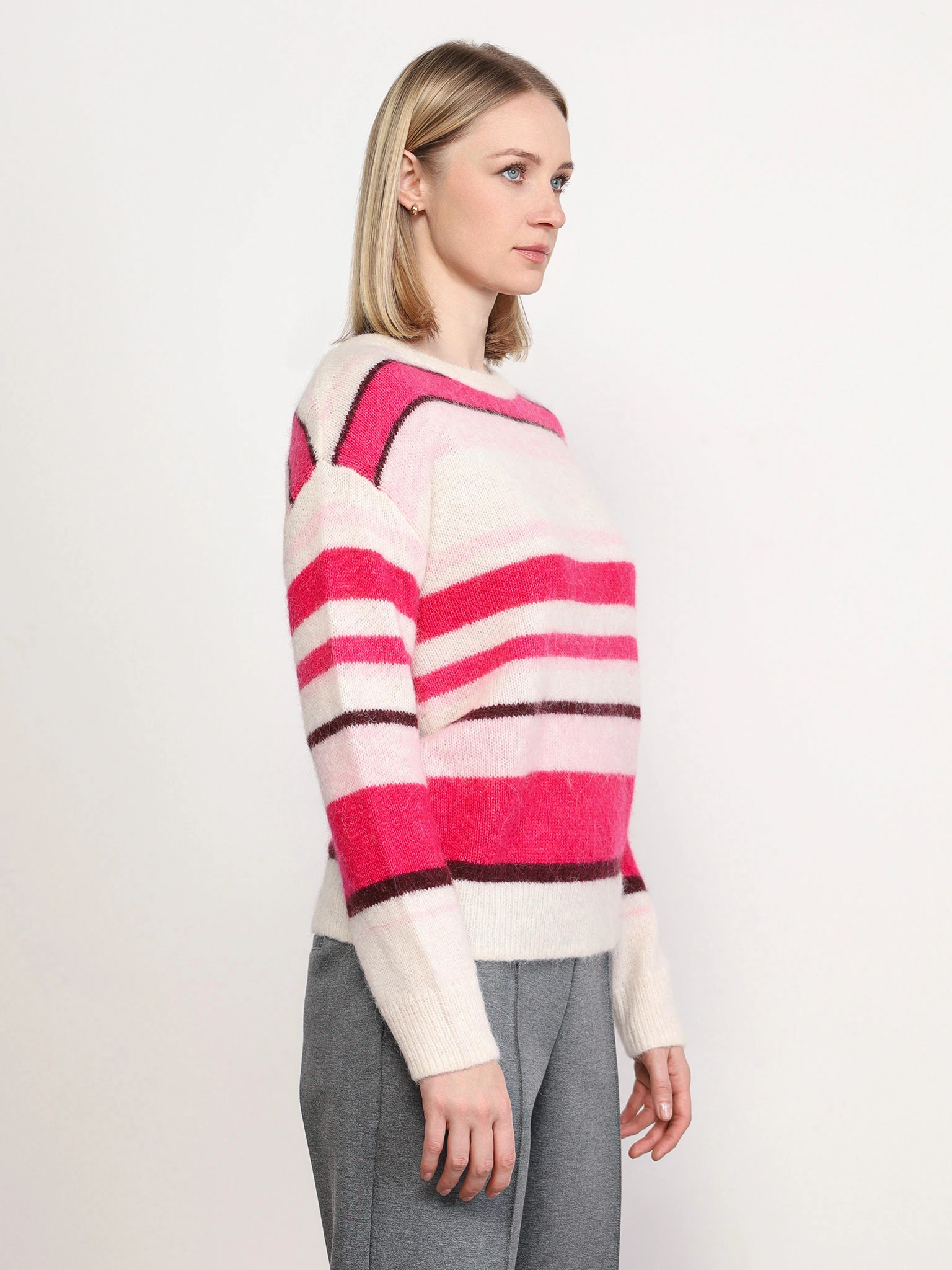 Джемпер в полоску цвета фуксии